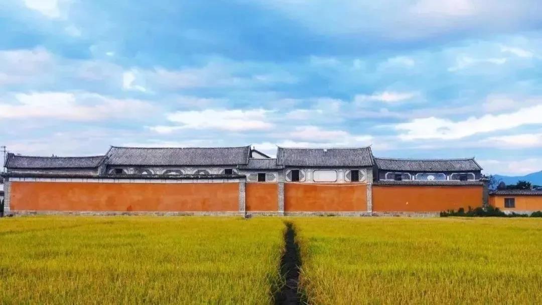 在云南，聽說古鎮和秋天更配   昆明傳媒公司